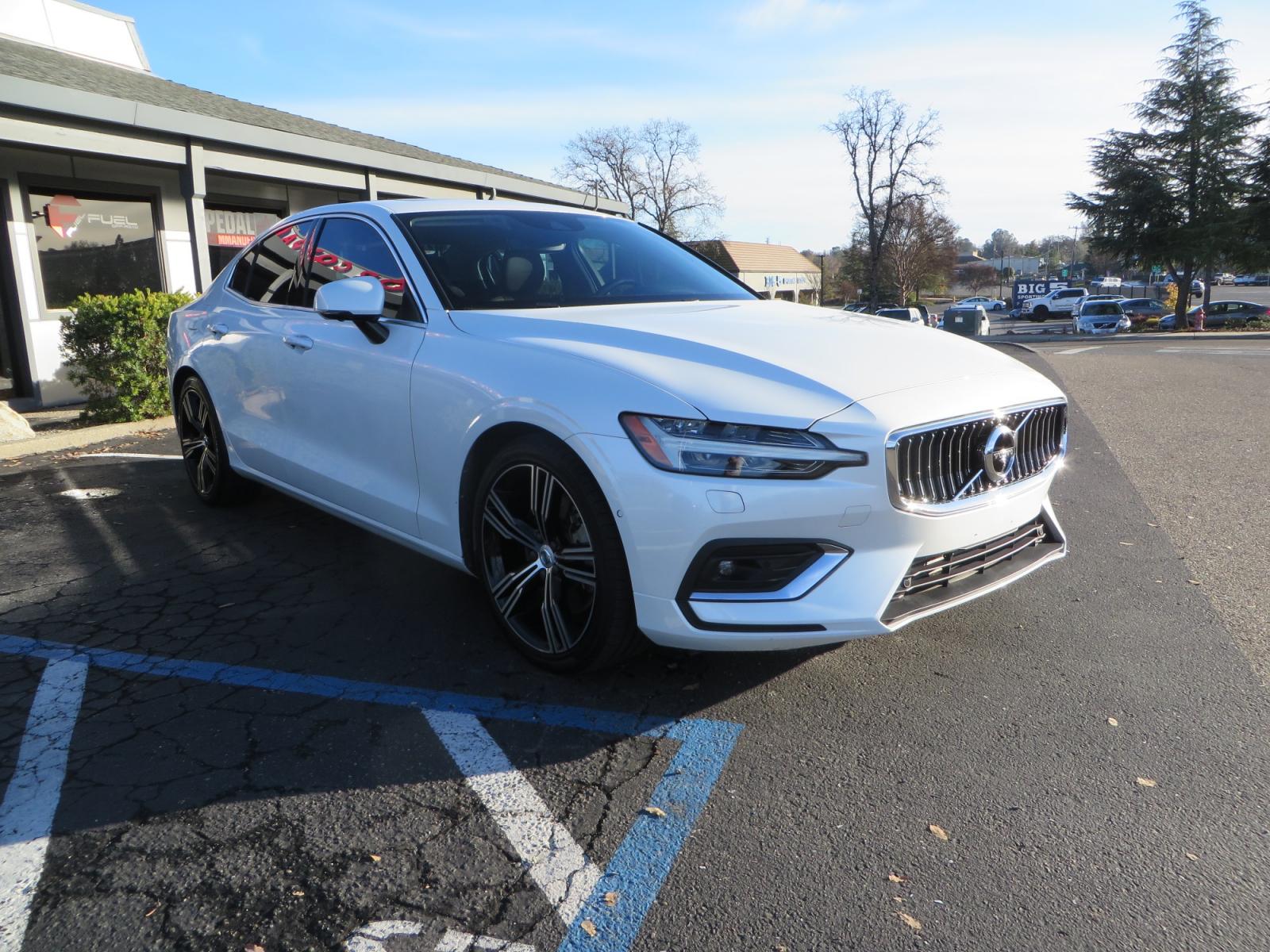 2019 White /BROWN Volvo S60 Inscription (7JRA22TL8KG) with an 4-Cyl, Drive-E, Turbo, Supercharged, 2.0 Liter engine, Automatic, 8-Spd Geartronic w/Adaptive Shift transmission, located at 2630 Grass Valley Highway, Auburn, CA, 95603, (530) 508-5100, 38.937893, -121.095482 - Photo #2